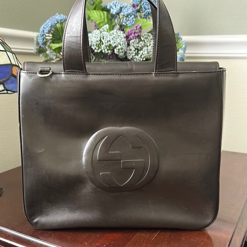 Authentic Gucci Brown Leather handbag model BS13829 Embossed logo